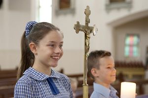 St Pius Catholic Primary School Enmore - students assisting during mass